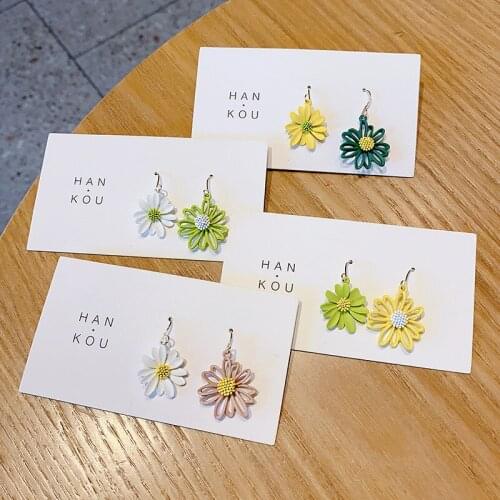2020 New Fashion Womens Earrings daisy flower Shape Earrings For women girl eardrop party jewelry gifts wholesale