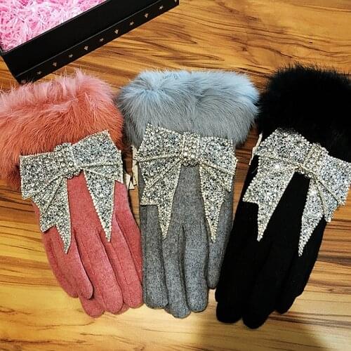 2018 Women Winter gloves Touch Screen luxury rhinestone Bowknot Fur Gloves Female Mittens Cashmere Double Warm Gloves Luva femme