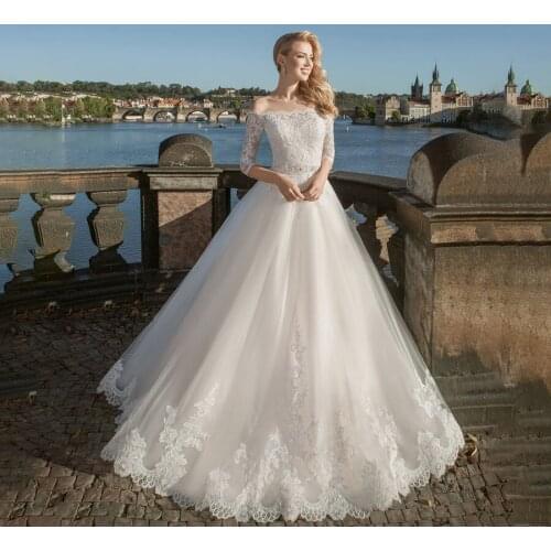 Off the Shoulder Half Sleeves Ball Gown Beach Wedding Dress with Lace Applique Beading Belt Bridal Gown robe de mariee courte