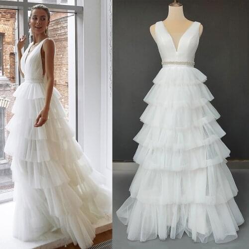 Tiered Pleated Tulle Princess Wedding Dress V Neck Ruched Waist Sleevelss Low Cut Back Beading 2021 Long Bride Gown Custom Made