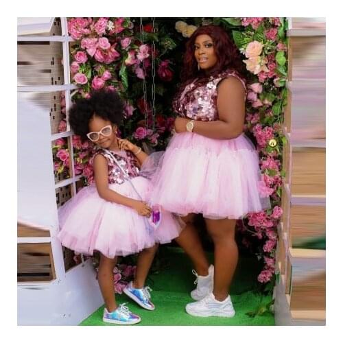 Glitter Mom And Daughter Photo Shoot Dresses Short Mini Length Puffy Tulle Sequins V Neck Mother And Kids Dressing Gowns