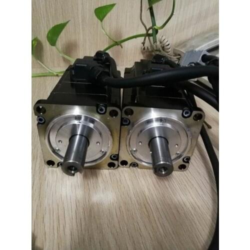 SGM7J-02AFC6E , servo motor , used in good condition . 80% appearance new , good working , free shipping