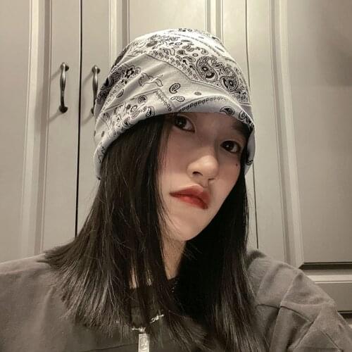 2021 New Brand Balaclava Unisex Autumn Hat Cool Beanie Hats Mens Knitted Hat Women Hood Stripe Bobble Hat Thin Knit Cap