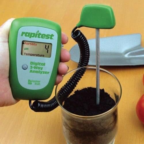 The United States imported Luster Leaf digital pH value fertility temperature soil analyzer, spot