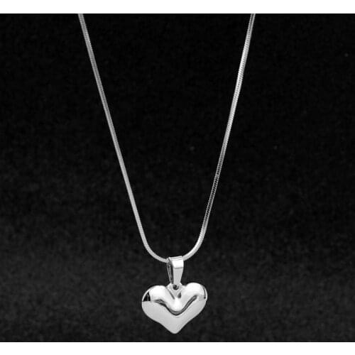 Fashion Stainless Steel Love Necklaces For Men And Women Exquisite Clavicle Chain Peach Heart Pendant Necklace Jewelry