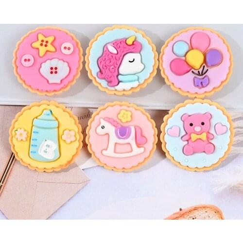 50pcs Mix 28MM Round Cartoon Unicorn Bear Hot Air Balloon Baby Bottle Flatback Planar Resins DIY Crafts for Home Decorations