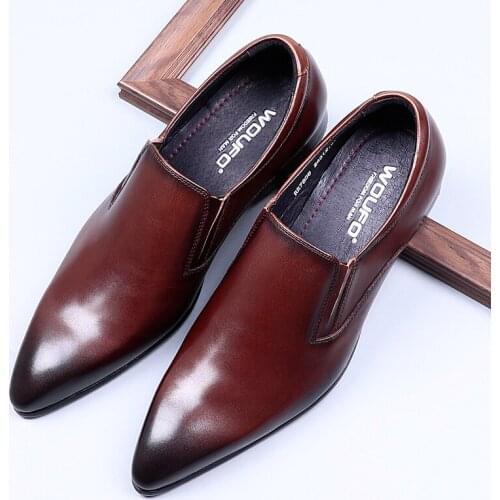 Mens formal leather shoes with pointed toes. Made of cowhide, European style, high-end wedding shoes