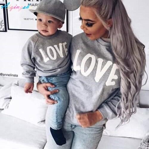 2017 Autumn Winter Family Matching Sweatshirt Sweaters Mom Mother and Baby Daughter Clothes LOVE Pringing Mama Family Clothing
