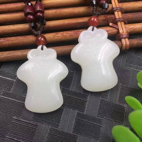 Exquisite Hetian yu clothes pendant meaning auspicious prosperity 1987