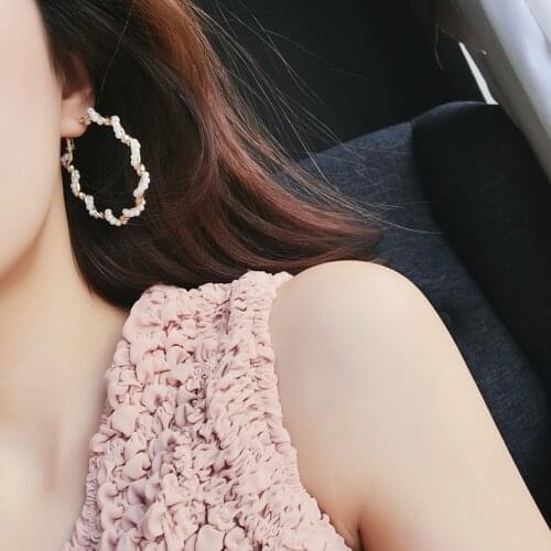 European Exaggerate Twisted Simulated Pearl Big Hoop Earrings For Women Personality Fashion Geometric Circle Statement Earring