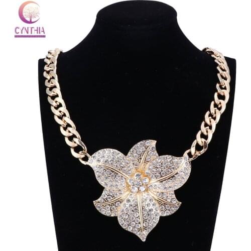 Cute Flower Pendant Necklace Womens Gold Color Chain Fashion Full Rhinestones Flower Shape Necklace