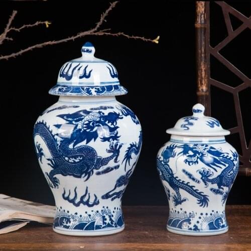 Chinese Vintage Ceramic Jar with Lid Classical Blue and White Porcelain Crafts Desk Flower Vases Living Room Decoration Ornament