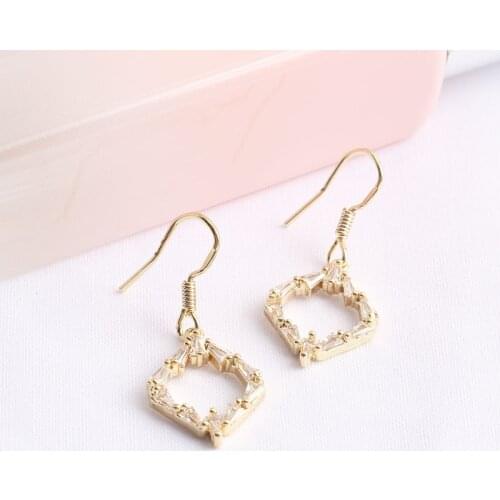 YJGS Korean Fashion Luxury Geometric Earrings Girl Inlaid Zircon Rhombus Pendant Earrings Crystal Dangle Earring Accessories