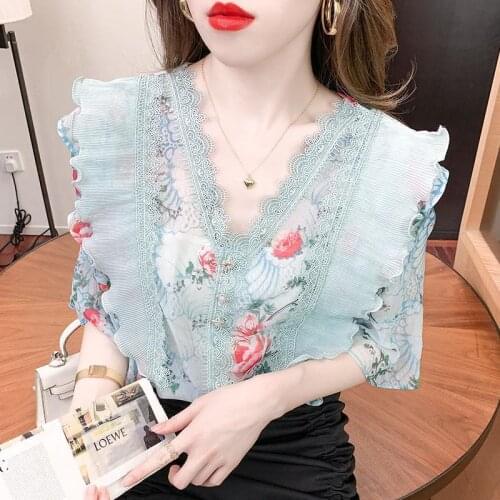 2021 summer temperament new womens French retro floral embroidery chiffon blouse lace stitching puff sleeve shirt casual