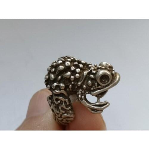 YIZHU CULTUER ART Collection Old Chinese Tibet Silver Carving Frog Statue Ring Decoration Gift