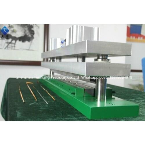 Pneumatic cutting machine for food packing bag