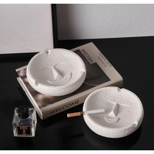 Modern White Ceramic Cigar Ashtray Funny Abstarct Human Face Weed Tray Nordic Home Smoking Accessories Office Desk Accessories