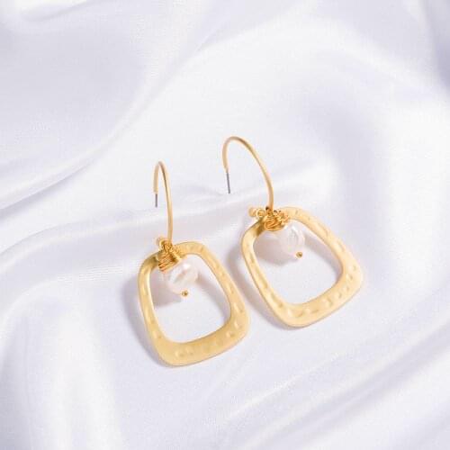 Fashion Simple Square Alloy Drop Earring Fashion Pearl Earrings with C-shaped Ear Hook for Women Girls