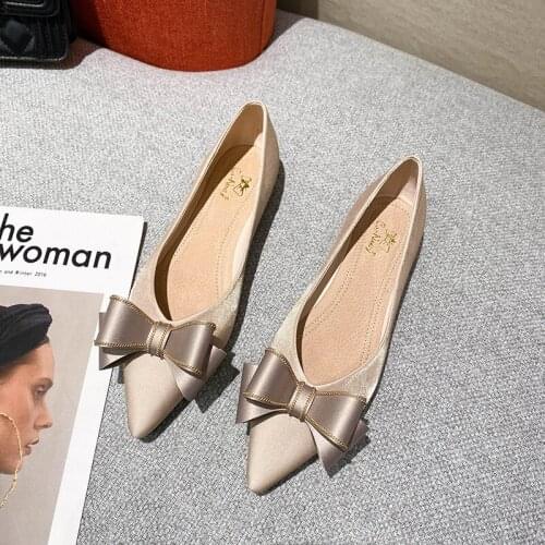 Patent leather soft-soled non-slip flat shoes women low-heeled womens shoes pointed toe single shoes red wedding shoes autumn