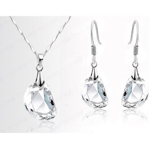 Delicate crystal set Korean jewelry set / necklace + earrings drill flash jewelry for women