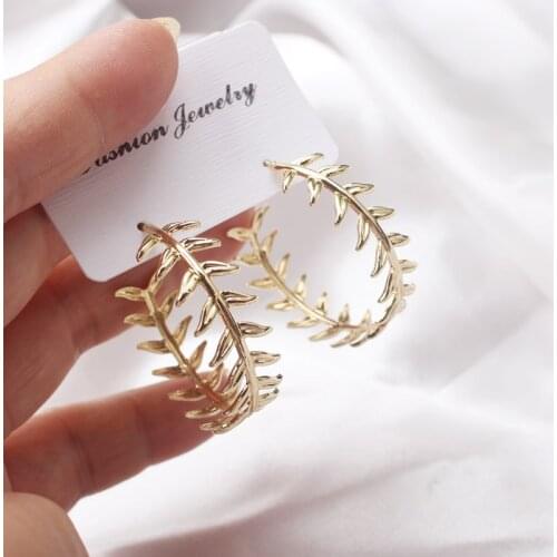 2021 Exaggerate C Silver Colors Fish Bones Stud Earrings Brincos Simple Party Round Stud Earings for Women Jewelry Wholesales