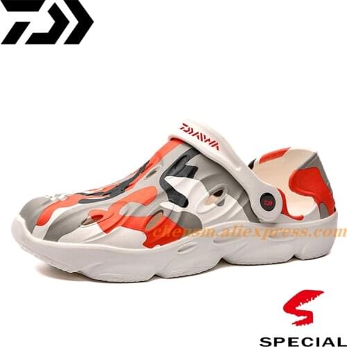 Daiwa Men Sandals Clogs 2021 Summer Hole Slippers Rubber Clogs Garden Shoes Outdoor Beach Flat Sandles Fishing Shoes Big Size