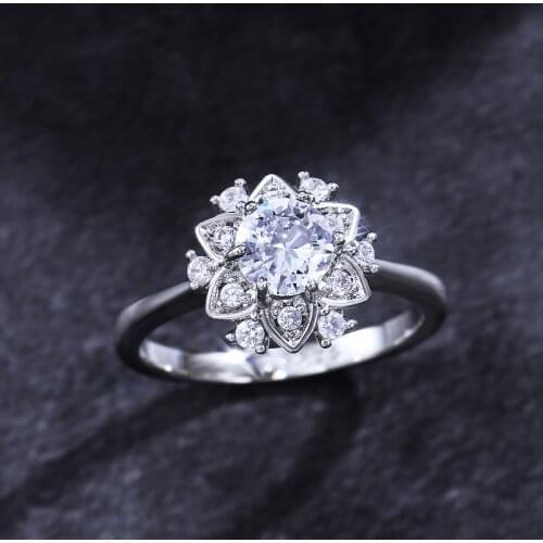 Huitan Delicate White Flower Shaped Bridal Marriage Rings Dazzling Cubic Zirconia Wedding Ceremony Elegant Women Statement Rings