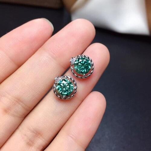 D VVS Green moissanite Ear Studs Very classic style, good color. 925 pure silver. Gra certificate black card waist code