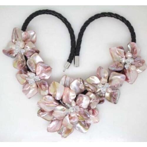 Beautiful Pink pearl shell mother of crystal pearl flower pendant necklace