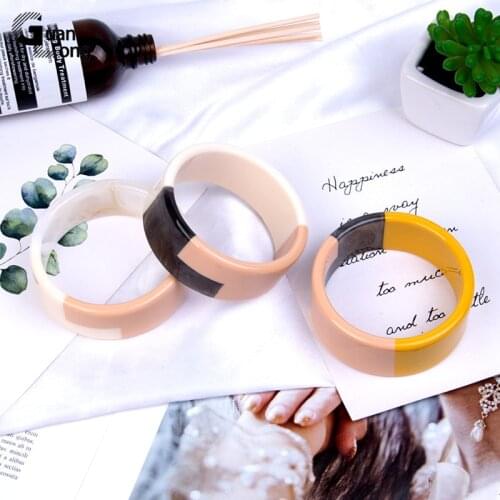 GuanLong Hot Sales Big Fashion Cuff Wide Resin Bangles Bracelet for Women Simple Vintage Acrylic Geometric Bangle Charm Jewelry