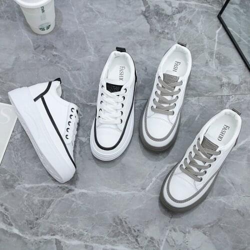 R955N Women's Sneakers