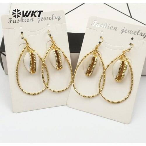 WT-E446 Big Water Drop Shape Metal Hoop With Tiny Gold Trim Cowrie Earring Wild Coast Sea Shell Jewelry For Women Dangle Earring