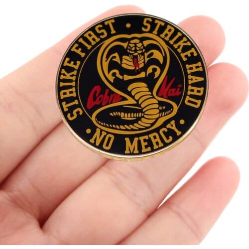 DZ1835 Cobra Collection Cool Enamel Lapel Pin Badge Pins Hats Clothes Backpack Decoration Jewelry Accessories Gifts for Friends