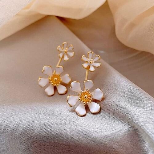 Korean Version Temperament Flower Earrings Female Net Red Pendant Earrings Petal Earrings Wild Wholesale