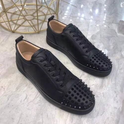Fashion Brand Men loafers Spikes Mens leather shoes Rivets Casual Flats Sneakers Birthday Present High quality Summer