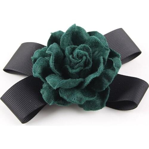 Fashion Classic Women Faux Wool Fabric Rose Handmade Flower Black Ribbon Bow Brooch Lapel Pin Costume Jewelry Accessory Gifts