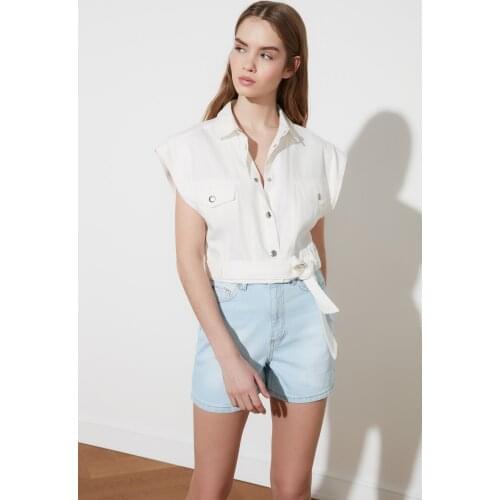 Trendyol Basic Denim Shorts TWOSS20SR0297
