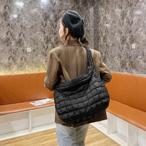 2021 Winter Trend Eiderdown Crossbody Bags for Women Designer Handbag Travel Shopper Totes PU Leather Solid Color Female Bolsas