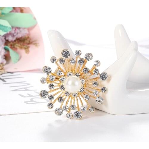 Golden Pearl Rhinestone Snowflake Brooches for Women Enamel Brooch Pins Jewelry Accessories