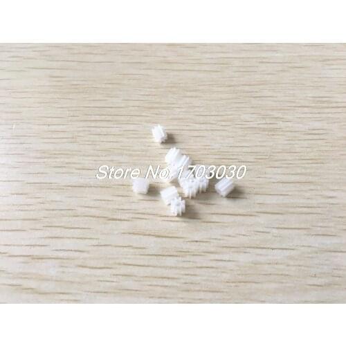 10 Pcs White Plastic 8 Teeth 2mm Shaft Dia DIY RC Toy Model Gears