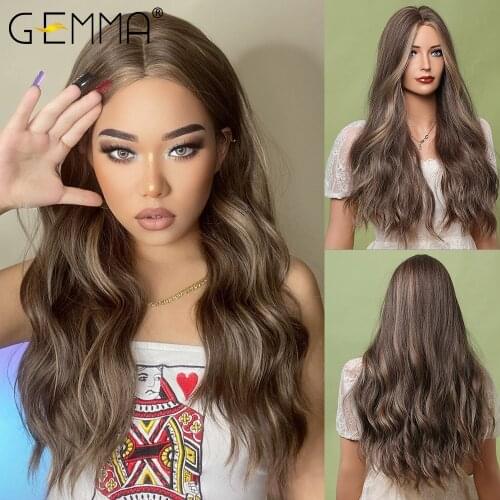 GEMMA Long Wavy Dark Brown Golden Blonde Highlight Synthetic Wigs for Women Heat Resistant Natural Middle Part Cosplay Hair Wigs
