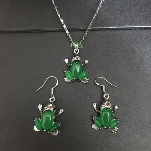 Natural Green Chalcedony Hand-carved Frog Earrings Fashion Boutique Jewelry Ladies Earrings and Necklaces Two-piece Set