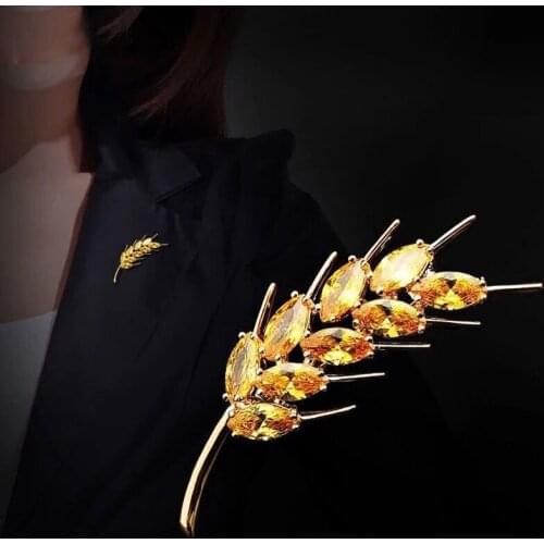 Golden wheat ear badge brooch cute temperament simple diamond clothing accessories home decoration holiday party gift