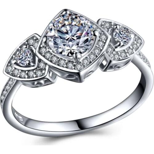 Hainon Fashion Triangle Engagement Rings 4 Prongs Setting Clear Cubic Zirconia Jewelry For Women Love Silver Color Rings Gift