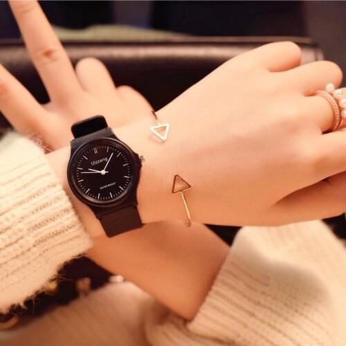 Simple silicone black white women quartz watches 2019 ulzzang fashion brand retro woman clock casual female wrist watch gifts