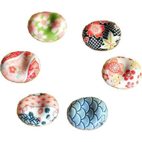 2020 Popular New Cute Cartoon Japanese Ceramic Decorative Chopsticks Holder Rack Spoon Fork Rest Kitchen Tableware Hot Sale