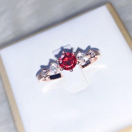 Vintage Rose Gold Red Crystal Ring Elegant Simple Ladies Ring To Send Friends Fashion Gifts