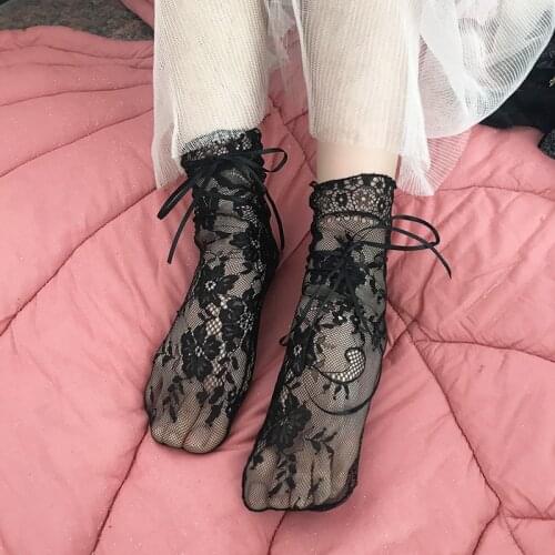 2019 New Pattern Spring Summer Sexy Women Socks Lady Girls Flowers Pattern Lace Hollow Fishnet Socks Ultrathin Korea Short Sock
