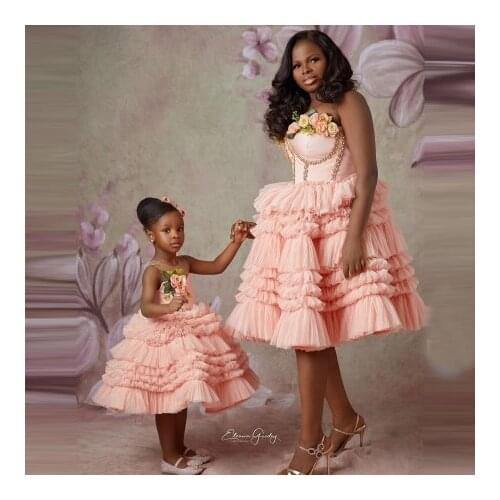 Cute Pink Mother And Daughter Photo Shoot Dresses Ball Gown Short Pleated Flower Mommy And Me Tulle Dressing Gowns