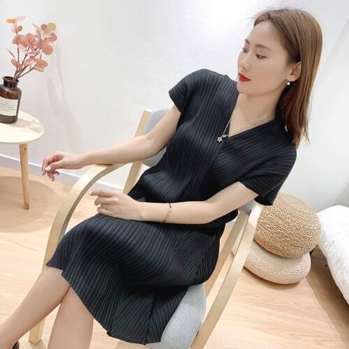 Latest Summer 2020 Women Dress Miyake Dress Fashion Large Size Elastic V-neck boho chic dress tweed Pleated Dress for eam 89030